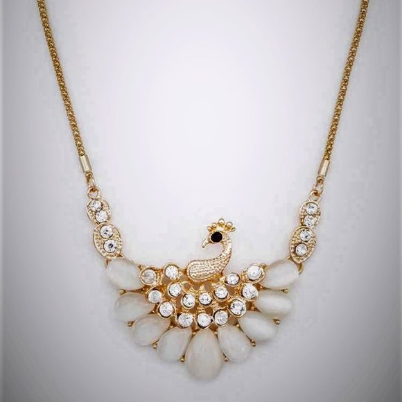 White Peacock Opal Crystal Gold Necklace Set - Picture 5 of 8